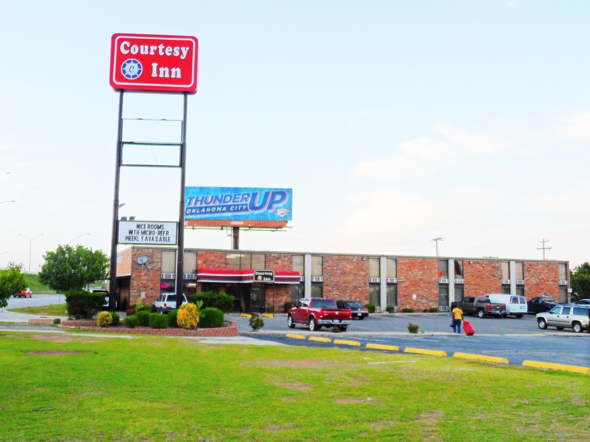 Courtesy Inn Del City Exterior photo