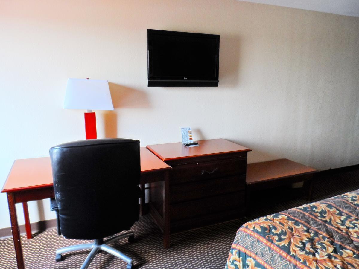 Courtesy Inn Del City Exterior photo