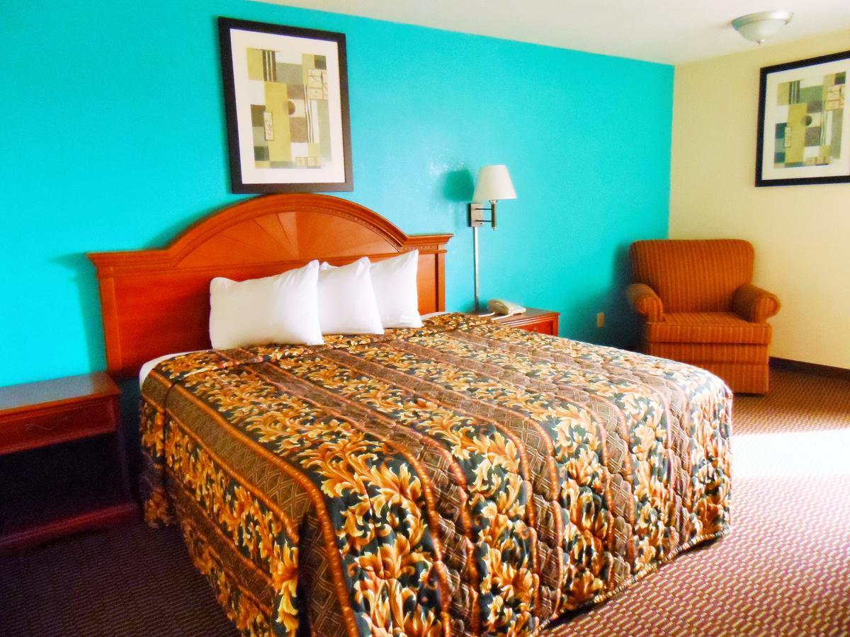 Courtesy Inn Del City Exterior photo